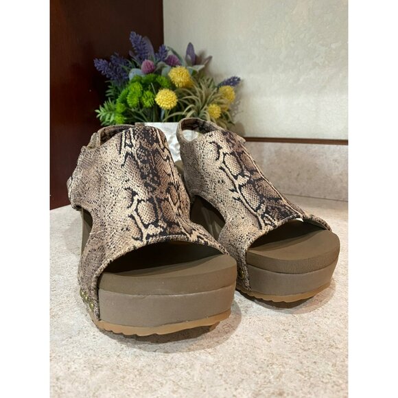 Corkys Shoes - Cabot Brown Snake Wedge Size 7 - Picture 4 of 9